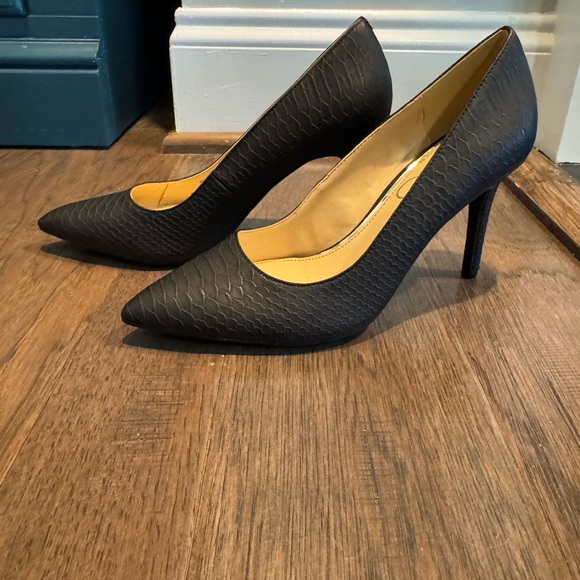 Jessica Simpson Black Textured Heels - Picture 1 of 6